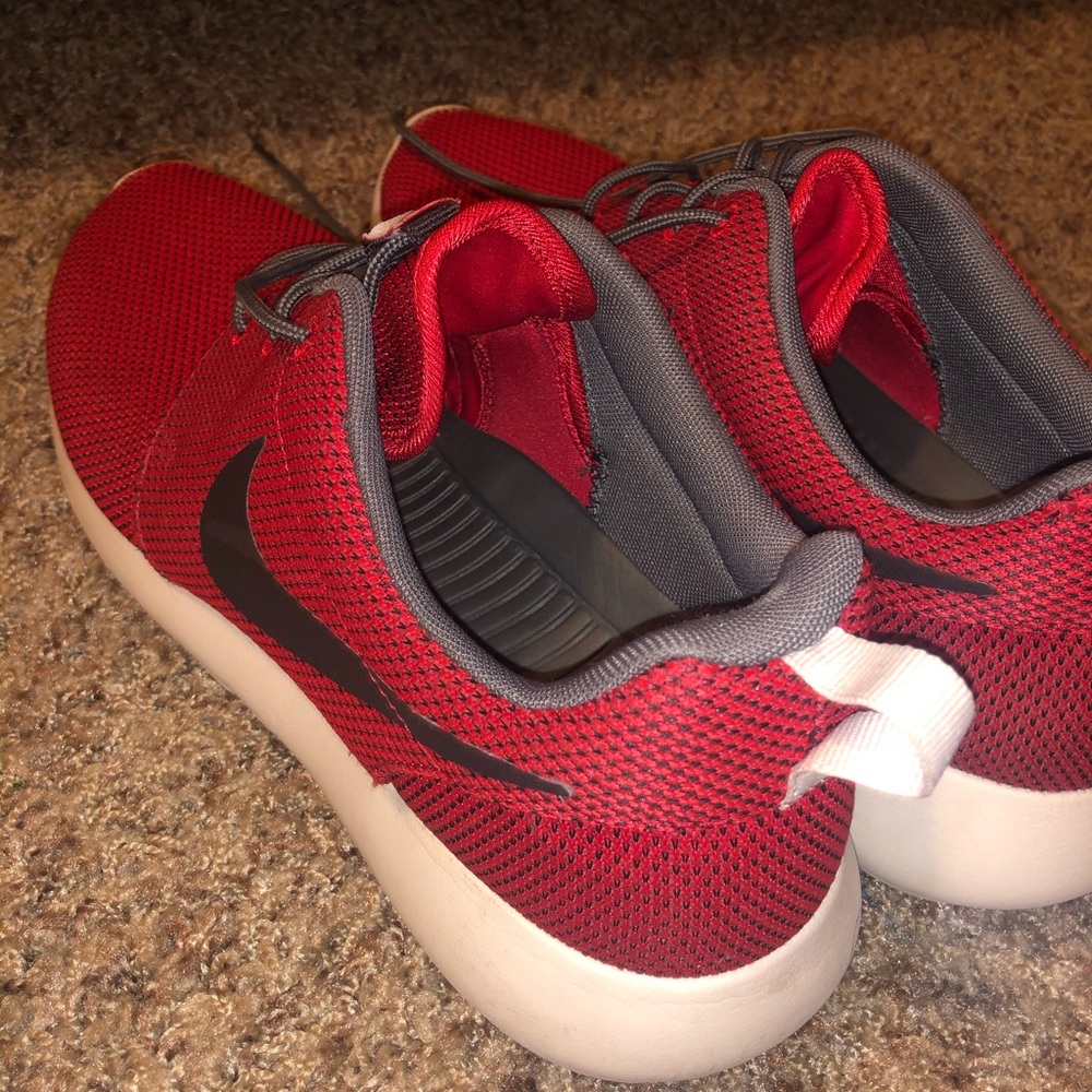 NIKE ROSHE RUNS